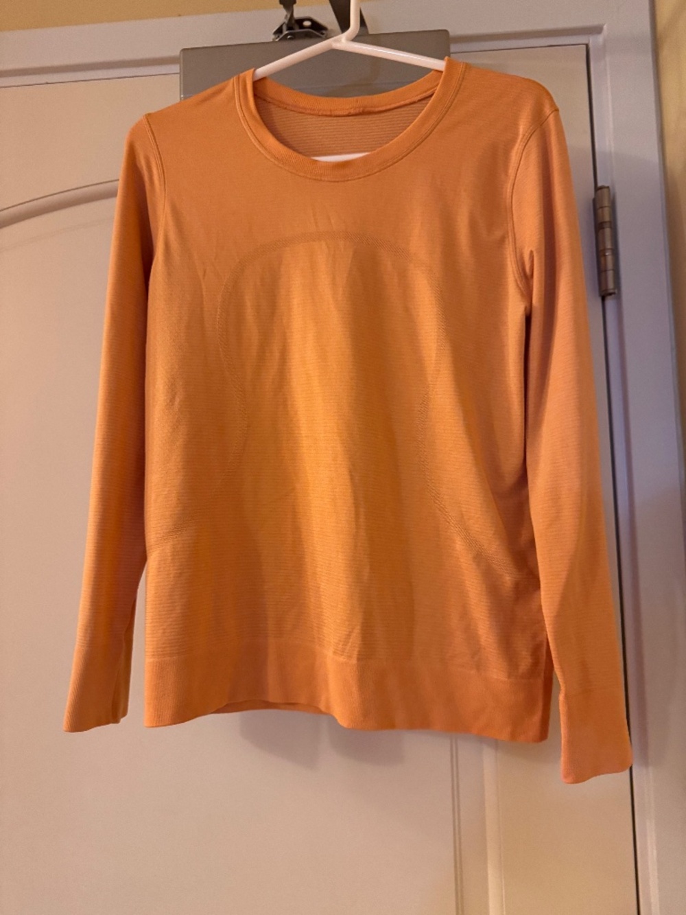 Lululemon women long sleeve size 8